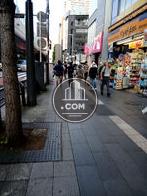 建物前の歩道