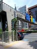 建物前歩道橋