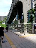建物前歩道橋