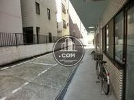 広めに駐車スペースが設けられてます