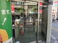 正面入り口の自動扉です