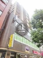 玄関前から見上げた外観