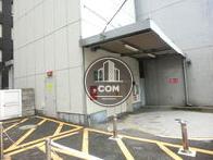 建物裏手に立体駐車場があります