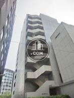 建物後方に外階段があります