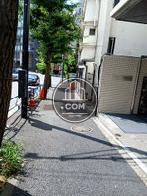 建物前の歩道