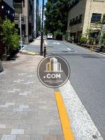 建物前の歩道
