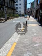 建物前の歩道