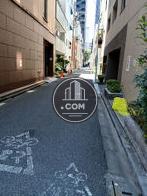 出入り口前の道