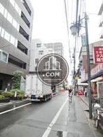 様々な店舗が軒を連ねます