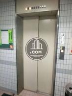 エレベーターの乗り場前