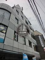 ツートーンカラーの外観です