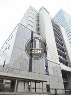 複数の質感が異なる素材で構築された外装