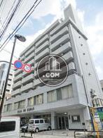 隣接する建物がなく開放的な立地