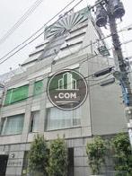 滝が流れる屋上