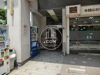 観音開きの正面玄関