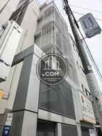 建物向って左半分が特徴的なデザインです