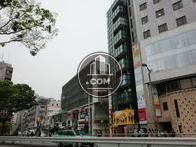 角に位置しており、ランドマークにもなります