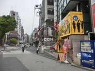 いくつかの道が交わる位置となっています