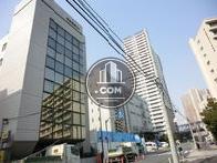 建物向い、左側から見た道路