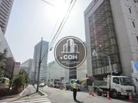 建物向い、右側から見た道路