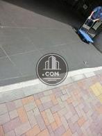 歩道との間に段差があります