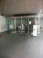 ガラスの自動ドアです