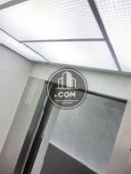 明るいエレベーター内照明