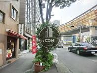 首都高沿いの建物です
