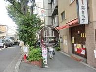 駅を中心とした人の流れがあります