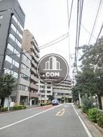 街路樹のある通り