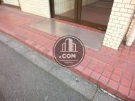 玄関に少し段差があります