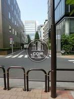 物件正面の車道(一方通行)