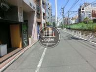 前面道路です