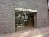 エントランス上部に物件名の表示有り