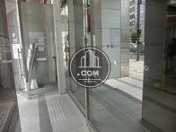 光沢のある、綺麗なドアです