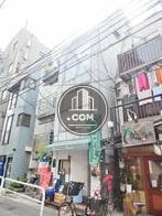 シンプルな外装の建物
