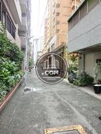 路地にも隣接