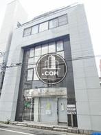 アーチ型に組まれた建築デザイン