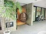 間口の広い正面玄関