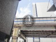 玄関から撮影。首都高が写っています