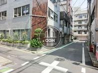 隣接する十字路