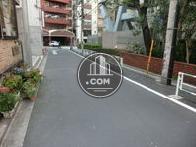 正面入口付近から見た周辺です