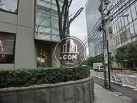 前面とおりは代官山方面に通じています
