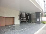 ビル正面側を撮影