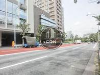 駅方面に続いています