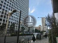 正面入口から見た周辺です