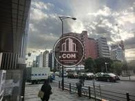 正面入口から見た周辺です