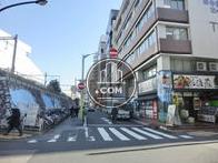 線路沿いを進むと清澄通りになります