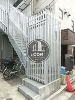 部外者の侵入を防ぐロック式の階段口