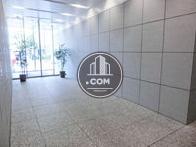 無光沢の石材で内装を仕上げています